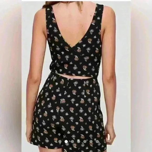 Aritzia Wilfred Écoulement Romper  Black Cream Floral Playsuit size 00 - Picture 3 of 11